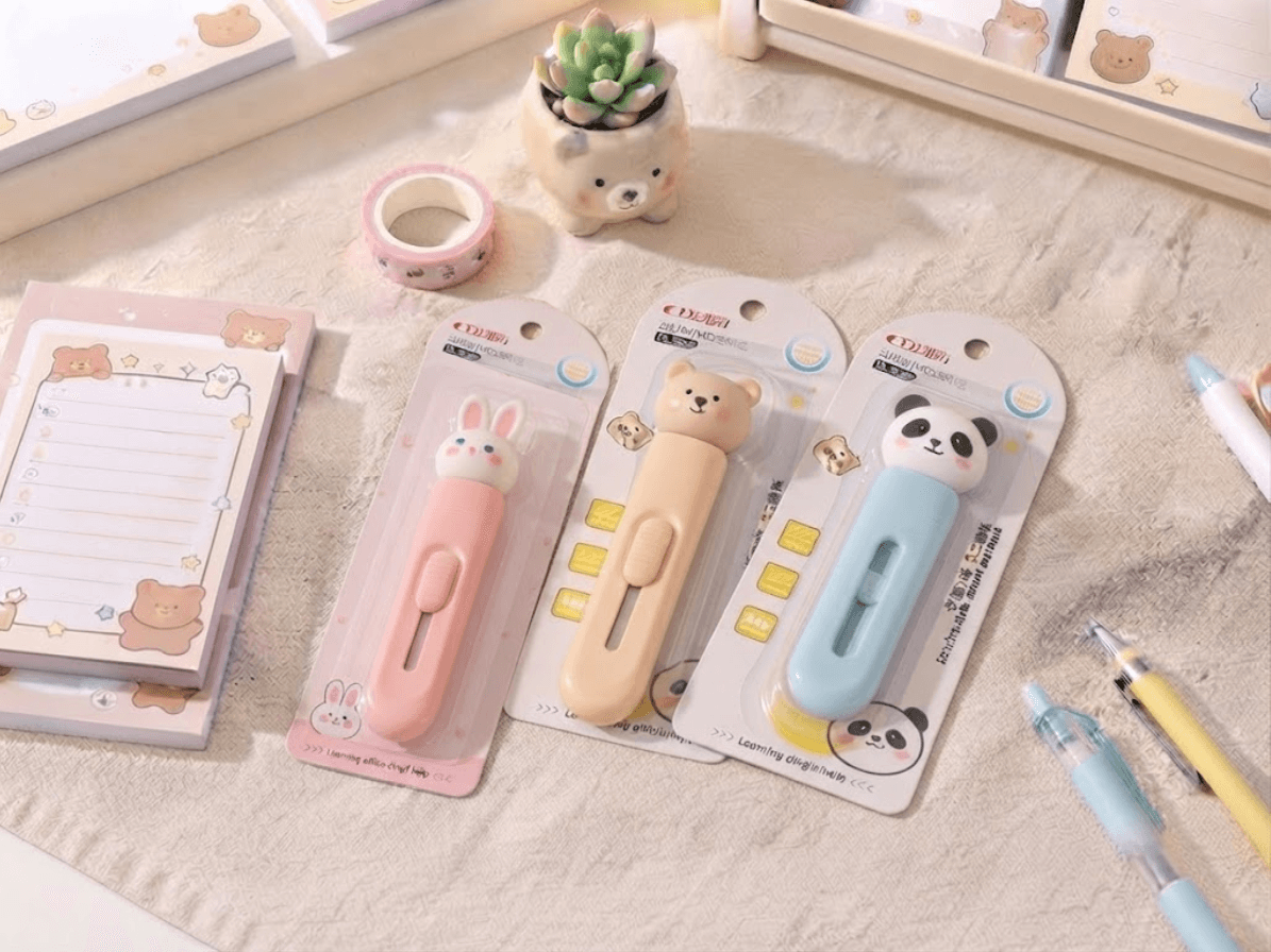 Cover of Dingli Pro Series Kawaii Teddy Bear Mini Utility Cutter by Dingli Pro Series (DL 鼎力)